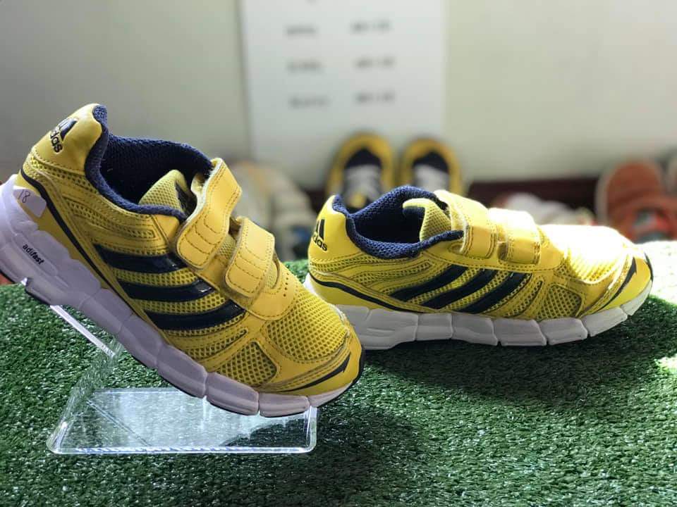 adidas สีเหลือง ตัด ดำ