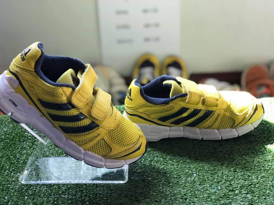 adidas สีเหลือง ตัด ดำ